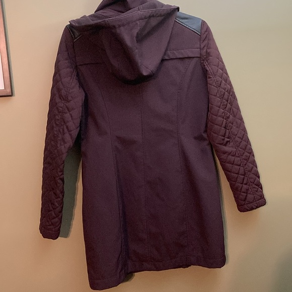 Reitmans purple hooded jacket with pockets and quilted sleeves. - Picture 7 of 10